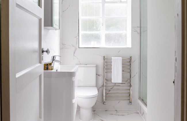 Stylish Kings Cross Flat - Photo 17