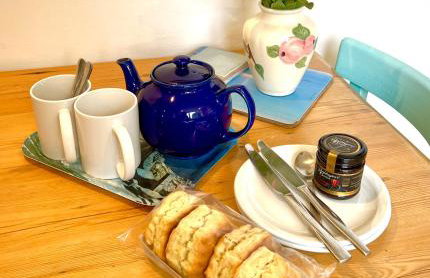 DRIFTWOOD - Super 1 Bedroom Home with Sea Views - Photo 10