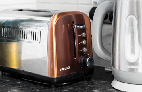 Three Bed House - Parking - Garden - Fast Wi-Fi 19LL - Foto 40