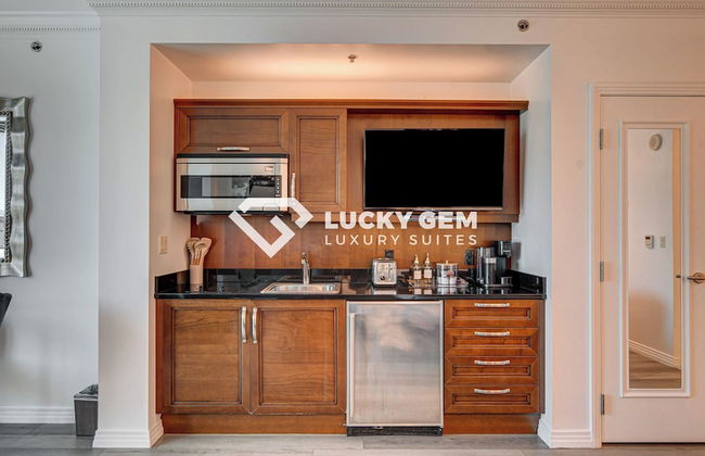 Lucky Gem Penthouse Suites at MGM Signature - Photo 45