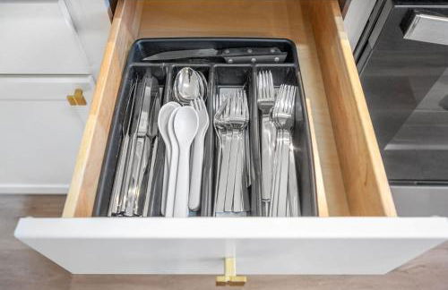 Color Pop Cottage Stylish 2BR with 2 Parking Spots - Foto 57