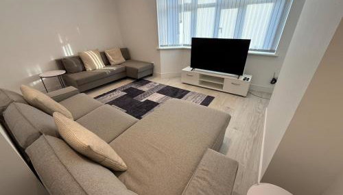 Luxury 4 Bedroom House in Harrow with Free Parking - Foto 4