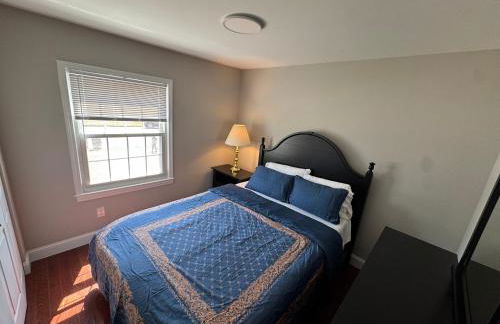 Bright Home for Family and Groups with Patio - Foto 41