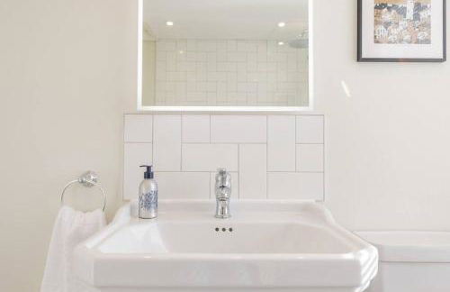 High View, Southwold High Street (2 bed, 2 bath, allocated parking, balcony) - Foto 17