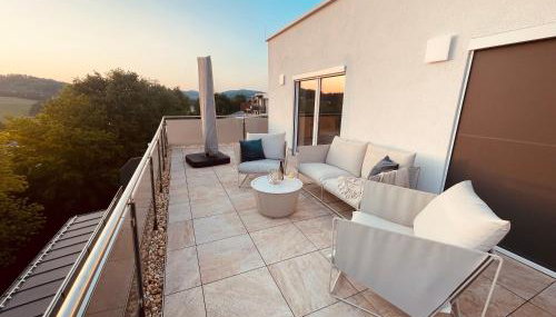 Modernes Penthouse mit Whirlpool, XXL-Terrasse mit Bergblick & Tischfußball - Foto 1