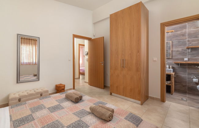 Madia Villa - Photo 16