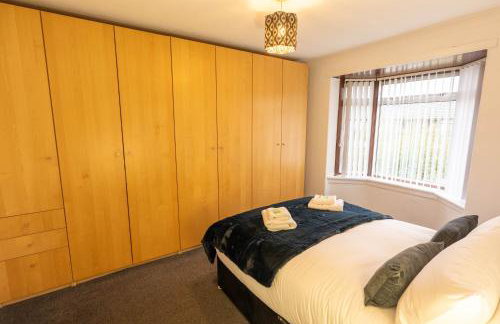 Spacious Home 10 mins to Airport & Braehead - Pass the Keys - Foto 24