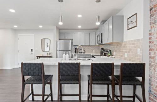 King Beds J and K on Main Luxury Apartment 406 - Foto 4