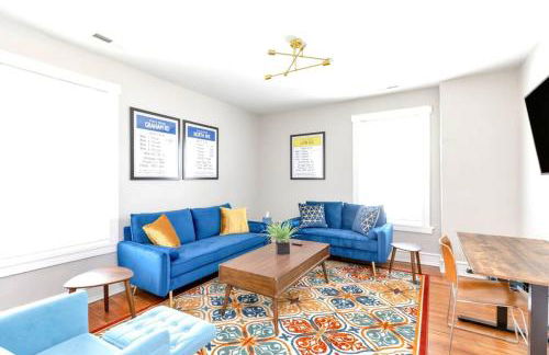 Stay, Play and Pass Go at the Monopoly Penthouse! - Foto 1