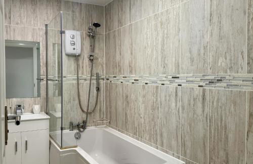 Modern Elegant Home - Photo 24