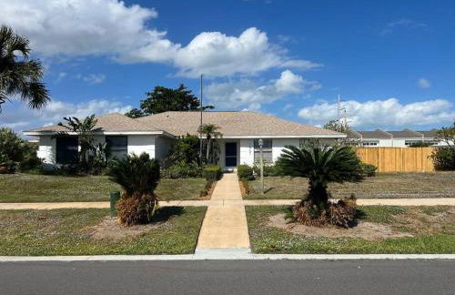 Melbourne Beach 4/3 Home steps to Beach w/Jacuzzi - Foto 19