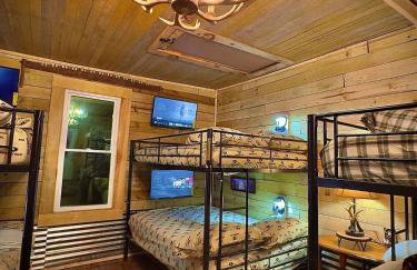 King Suite & Bunkhouse - Deer Camp - WiFi - Grill - Foto 26