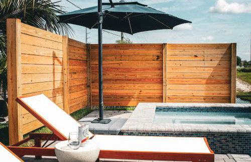 Luxurious Waterfront Home with Heated Pool and Jacuzzi - Foto 46