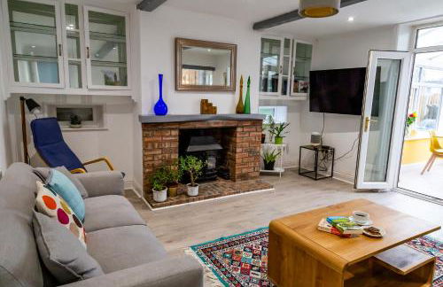 Spacious Cottage with Private Hot Tub - Foto 9