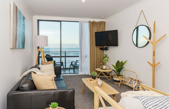 Esplanade Apartments - Photo 10