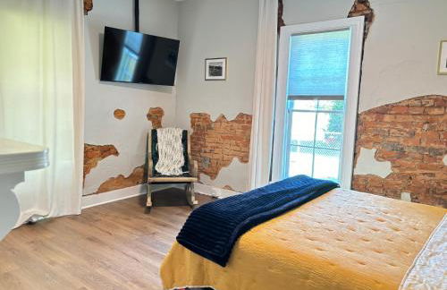 1920 Brick House-Hot Tub-Outdoor Brickoven Pizza-Pets-Breweries - Foto 18