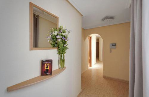 Beachfront apartment, sea view, pool, close to bars and restaurants - Photo 17