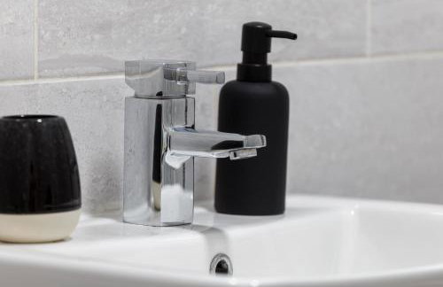 Beech Suite - Private Location with 85 inch Cinema TV & Parking - Foto 12