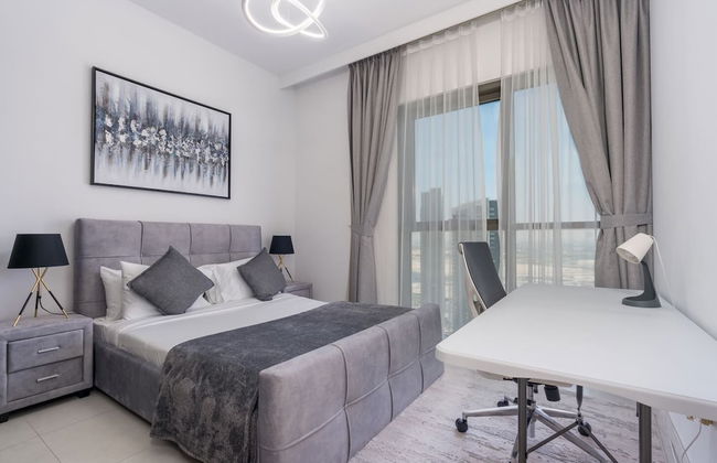 New! Luxurious Living Dubai Creek Balcony & View - Photo 8