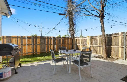 1BD 1BA Stylish Arlington Home w Backyard - Foto 3