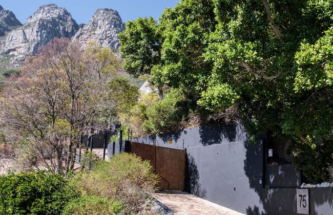 Exceptionally Unique Magnum Villa w Sea Views - Photo 36