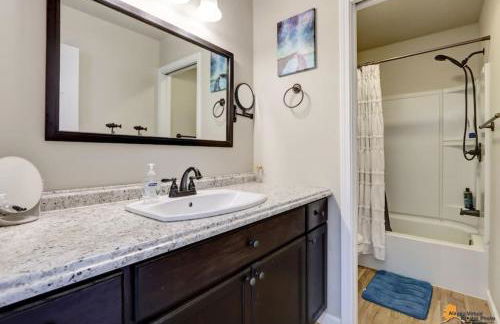 The Mountain Top Escape w/Scenic Views & Trails - Foto 22