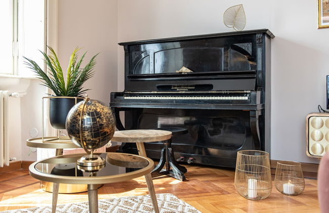 JOIVY Sophisticated Flat W/ Desk - Foto 30