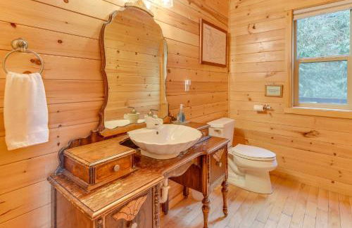 Grizzly Tower Packwood Cabin with Hot Tub! - Foto 13