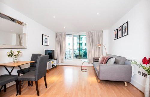 Central 2 bed with Large Terrace - Photo 3