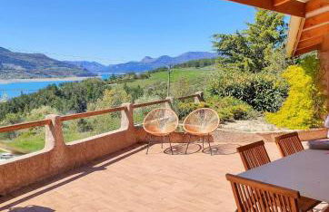 Family Villa Overlooking Lake Serre-Ponçon - Foto 33