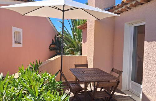 Joli appartement Les Parcs de Grimaud - Piscine - Foto 8