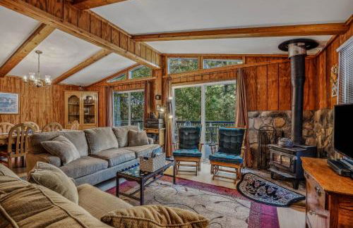 Mountain View Hideaway -- Pet Friendly, Grill, Wifi, Fire Pit, Deck, Screen Porch, Family Friendly, Game Room, Wood Stove - Foto 16