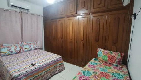 CASA - 3 quartos com ar - garagem para 3 carros - Foto 5