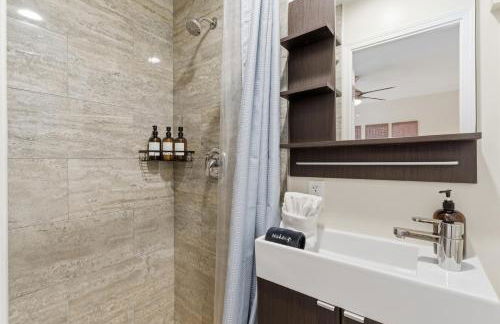 Windansea Coastal Haven - Steps to Beach - Foto 47