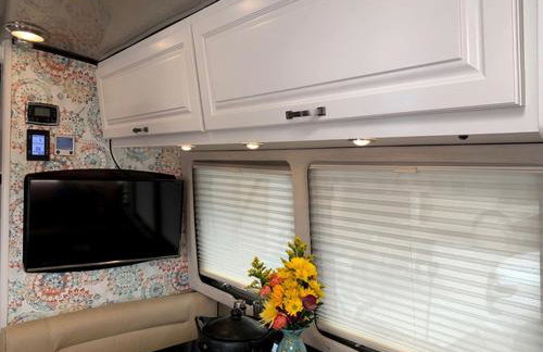 Huge Airstream is Perfect for a Family Getaway - Foto 9