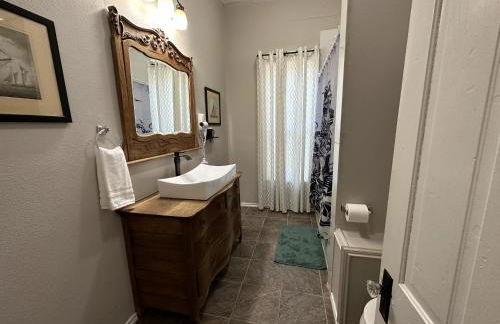 Blueberry Bungalow - Locally Run! Enjoy our PS5! - Foto 15