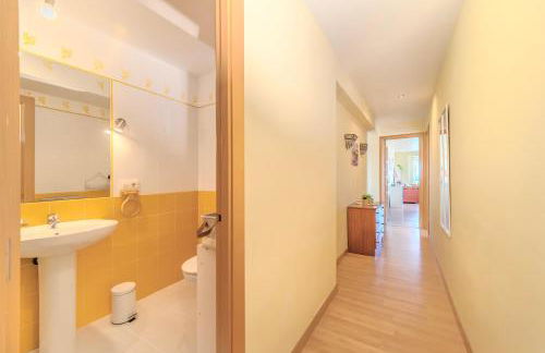 Amplio piso de 100m2 con 3 hab, wifi rápido, AC - Photo 16