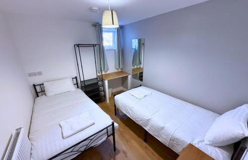 New 3 Bedroom Apartment Next to Station - Foto 7