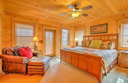 Lake Hartwell Lodge with Dock, Theater and Hot Tub! - Foto 27