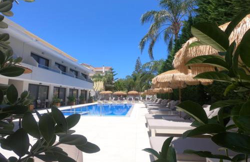 Paradise Hotel & Bar - Photo 1