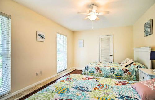 Riviera Beach Vacation Home with Pool Walk to Beach - Foto 23