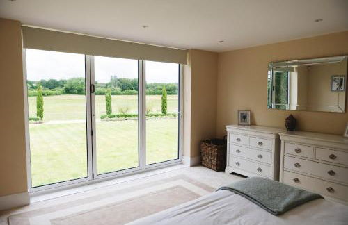 Large Country House with Hot Tub, Pool Table, and Log Burner - Photo 67