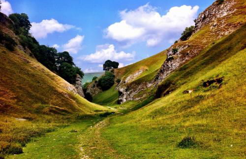 Carr’s cottage Eyam Peak District, - Photo 36