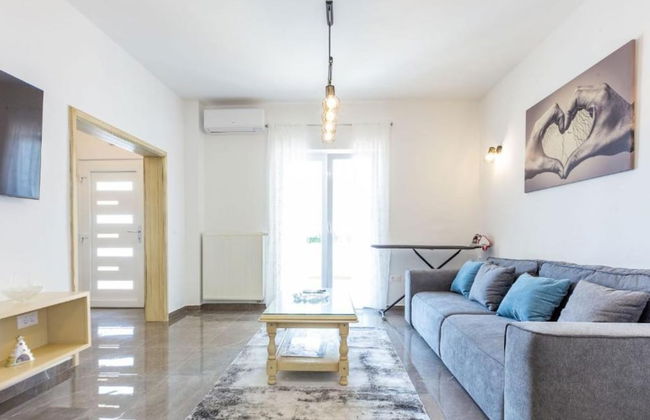 Peaceful Murvica Villa Pool, Garden, and Modern Comfort - Photo 11