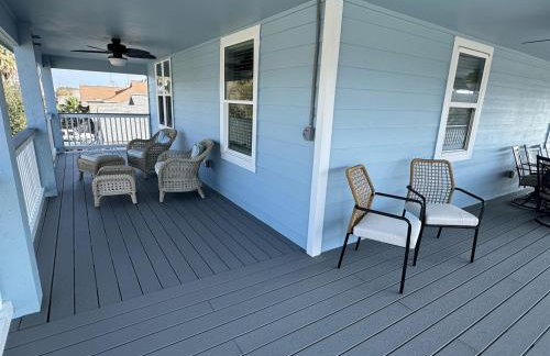 Ocean View 2BR w Hot Tub, Sauna & Wraparound Deck - Steps to Beach - Photo 10