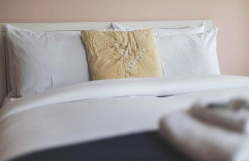 Cosy 2BR, Free Parking, 8min to City Airport - Foto 6