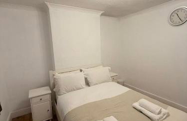 5 Bed cosy family home near Heathrow l London - Foto 1