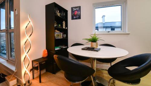 Cardiff Bay Retreat Sleeps 4 Parking - Pass the Keys - Foto 3, Other