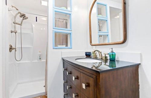 Unique Eastport Bungalow w Yard - Foto 33