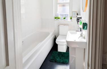 Cozy 2BR Flat Near Twickenham Stadium for Families - Foto 2